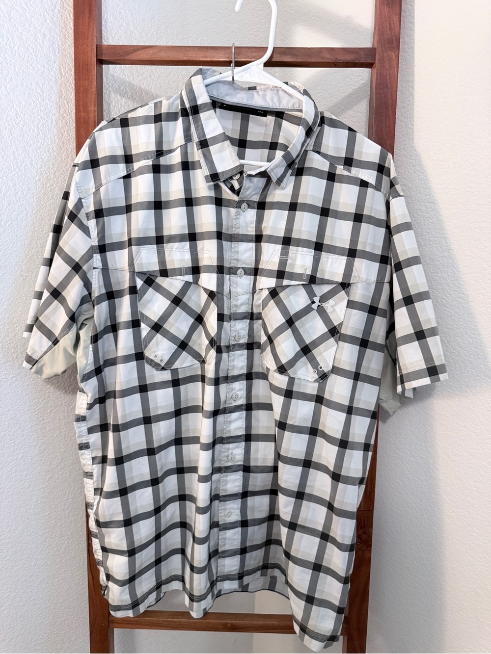 Under Armour Men's Short-Sleeve Plaid Button-Down Shirt - Black & White Loose